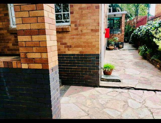 2 BEDROOM APARTMENT FOR SALE IN PRIMROSE HILL